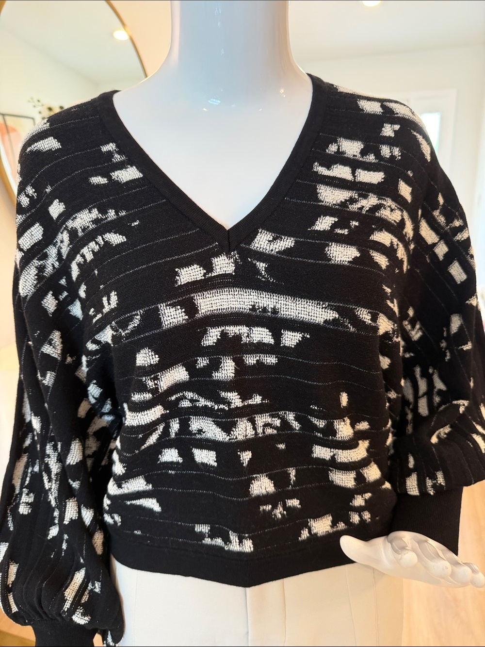 MarlaWynne Black and White V-Neck Patterned Sweater